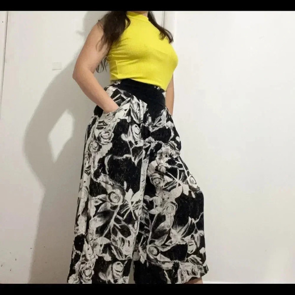 Vtg black and white floral women palazzo Wide leg pants - Picture 1 of 10